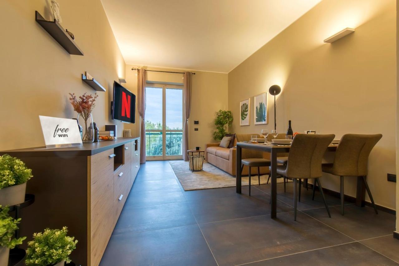 Modern & Bright 2 Bedroom Flat 50M From M4 Stop Milan Bagian luar foto