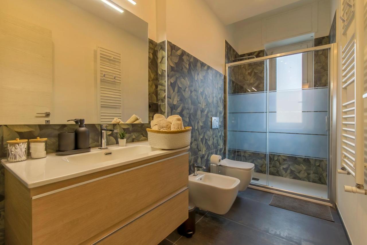 Modern & Bright 2 Bedroom Flat 50M From M4 Stop Milan Bagian luar foto