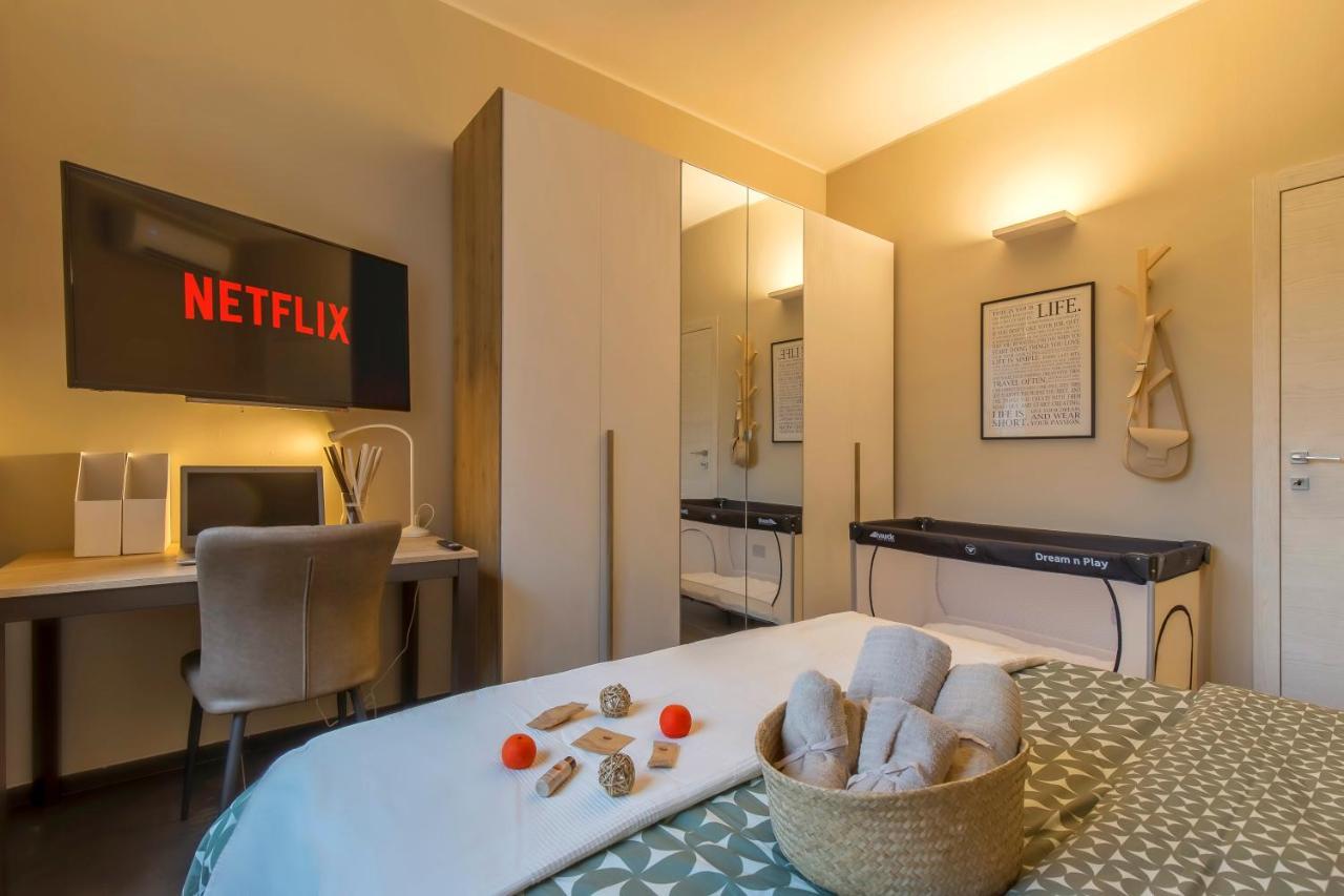 Modern & Bright 2 Bedroom Flat 50M From M4 Stop Milan Bagian luar foto