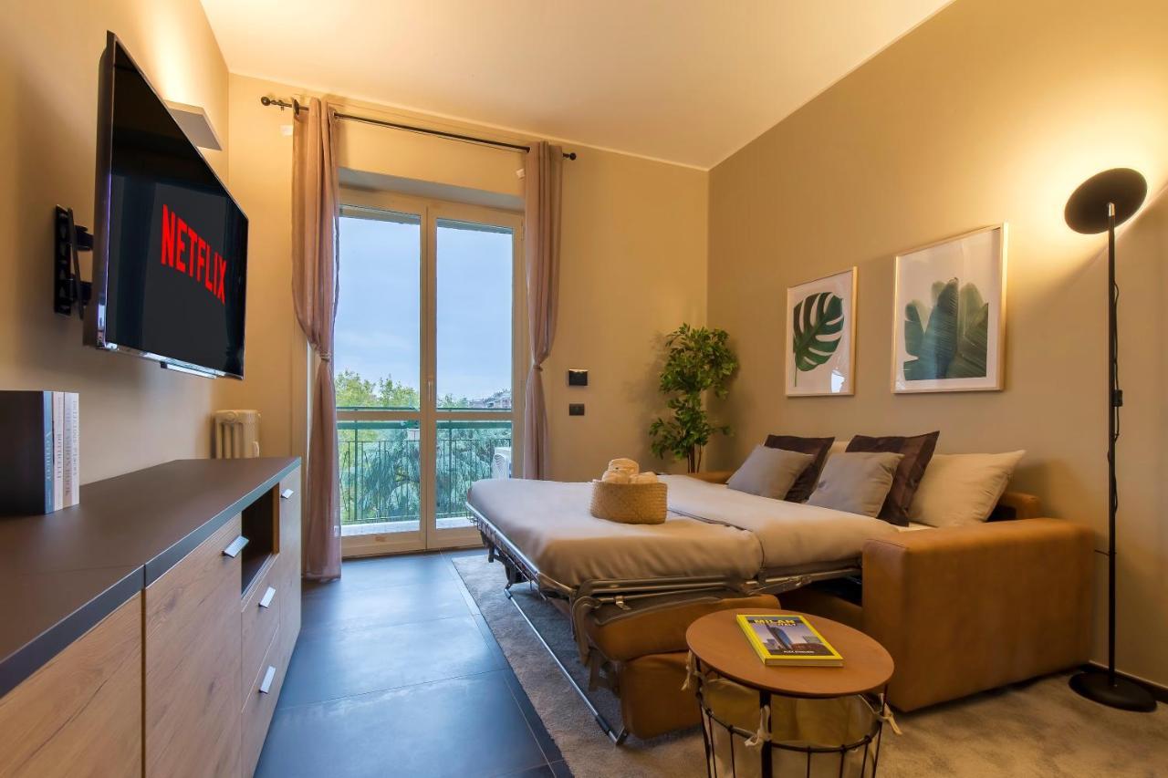 Modern & Bright 2 Bedroom Flat 50M From M4 Stop Milan Bagian luar foto