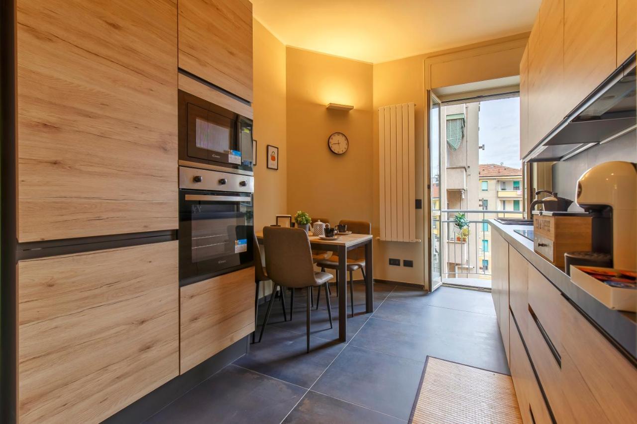 Modern & Bright 2 Bedroom Flat 50M From M4 Stop Milan Bagian luar foto