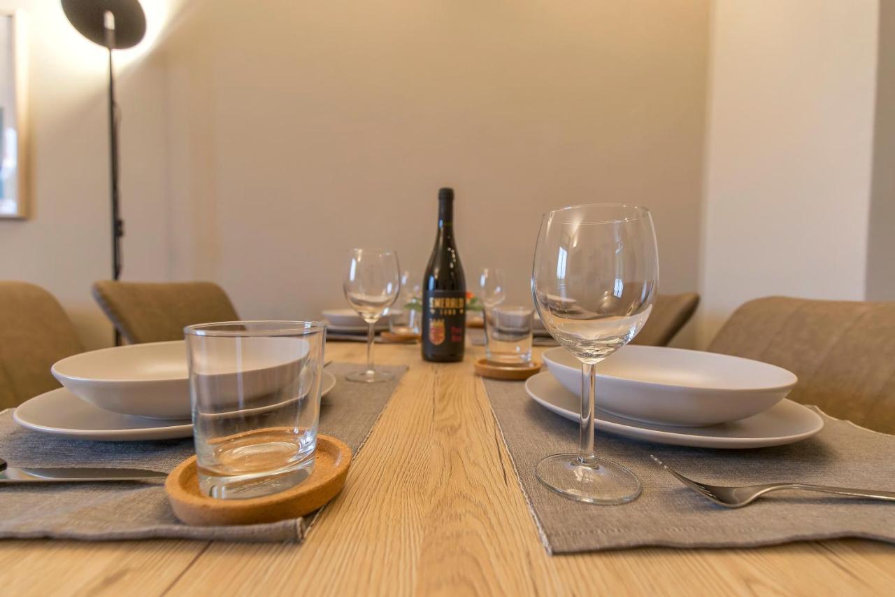 Modern & Bright 2 Bedroom Flat 50M From M4 Stop Milan Bagian luar foto