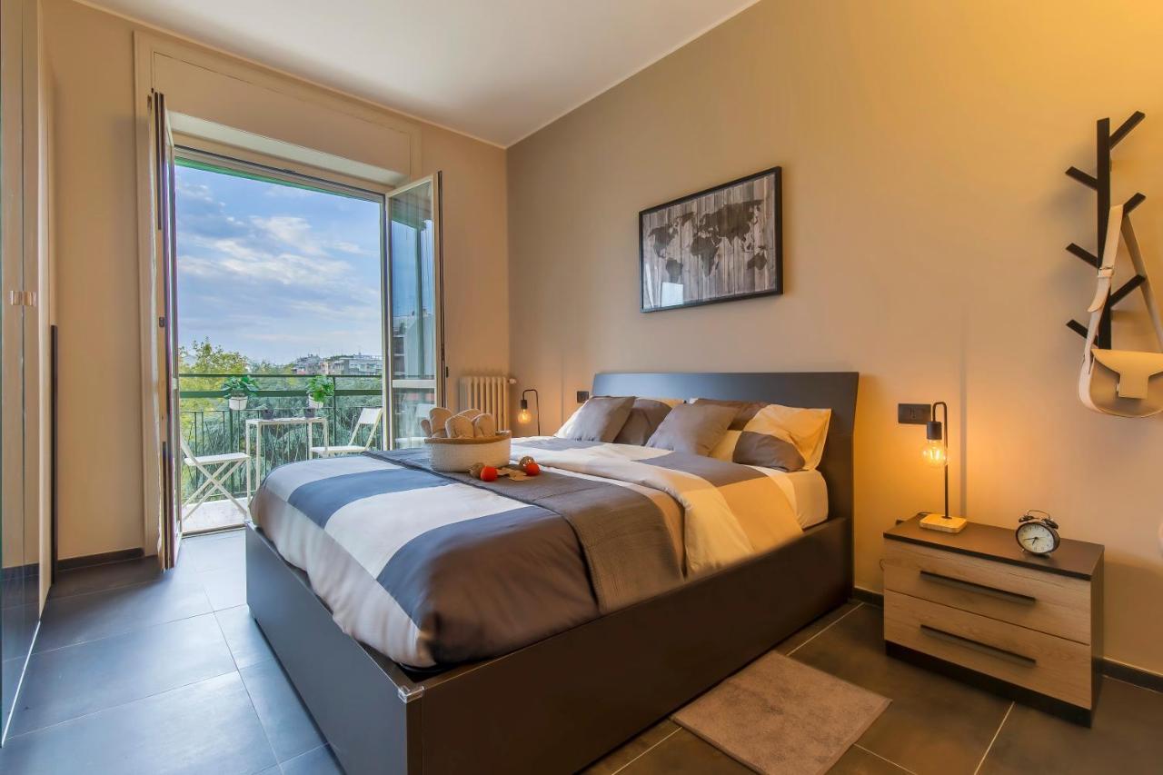 Modern & Bright 2 Bedroom Flat 50M From M4 Stop Milan Bagian luar foto
