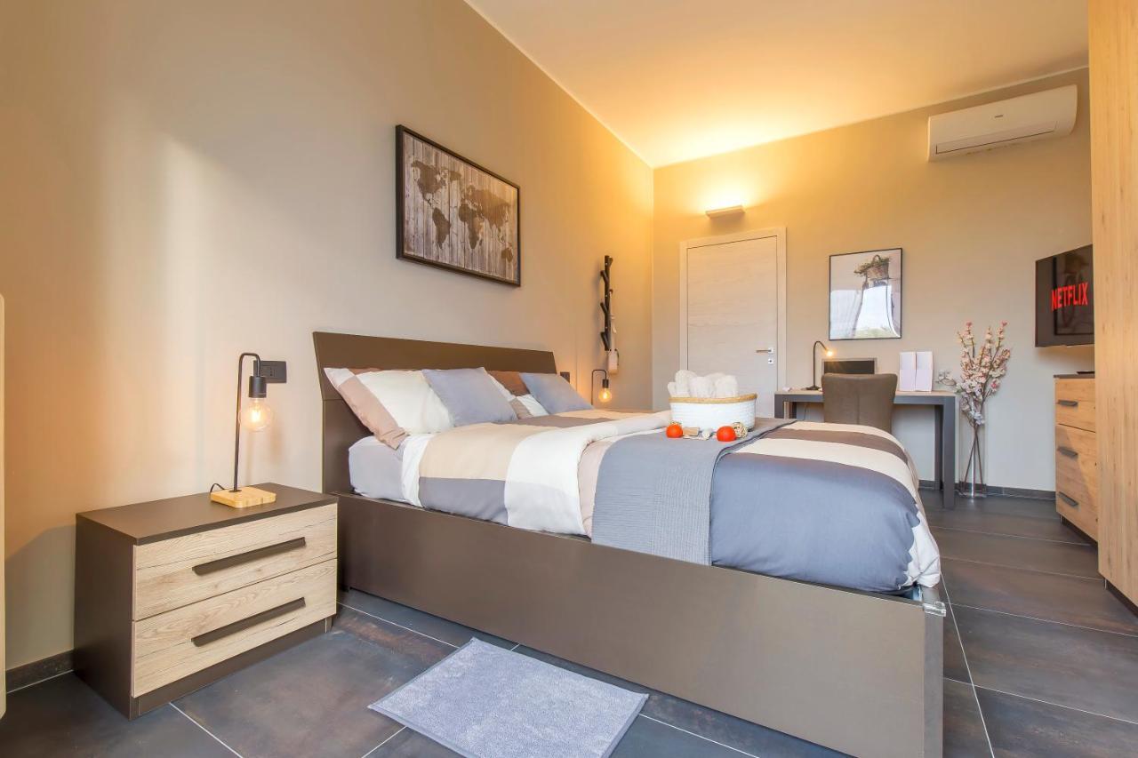 Modern & Bright 2 Bedroom Flat 50M From M4 Stop Milan Bagian luar foto