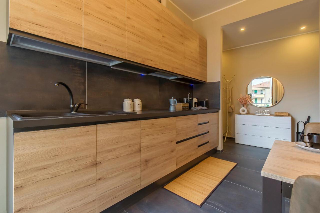 Modern & Bright 2 Bedroom Flat 50M From M4 Stop Milan Bagian luar foto
