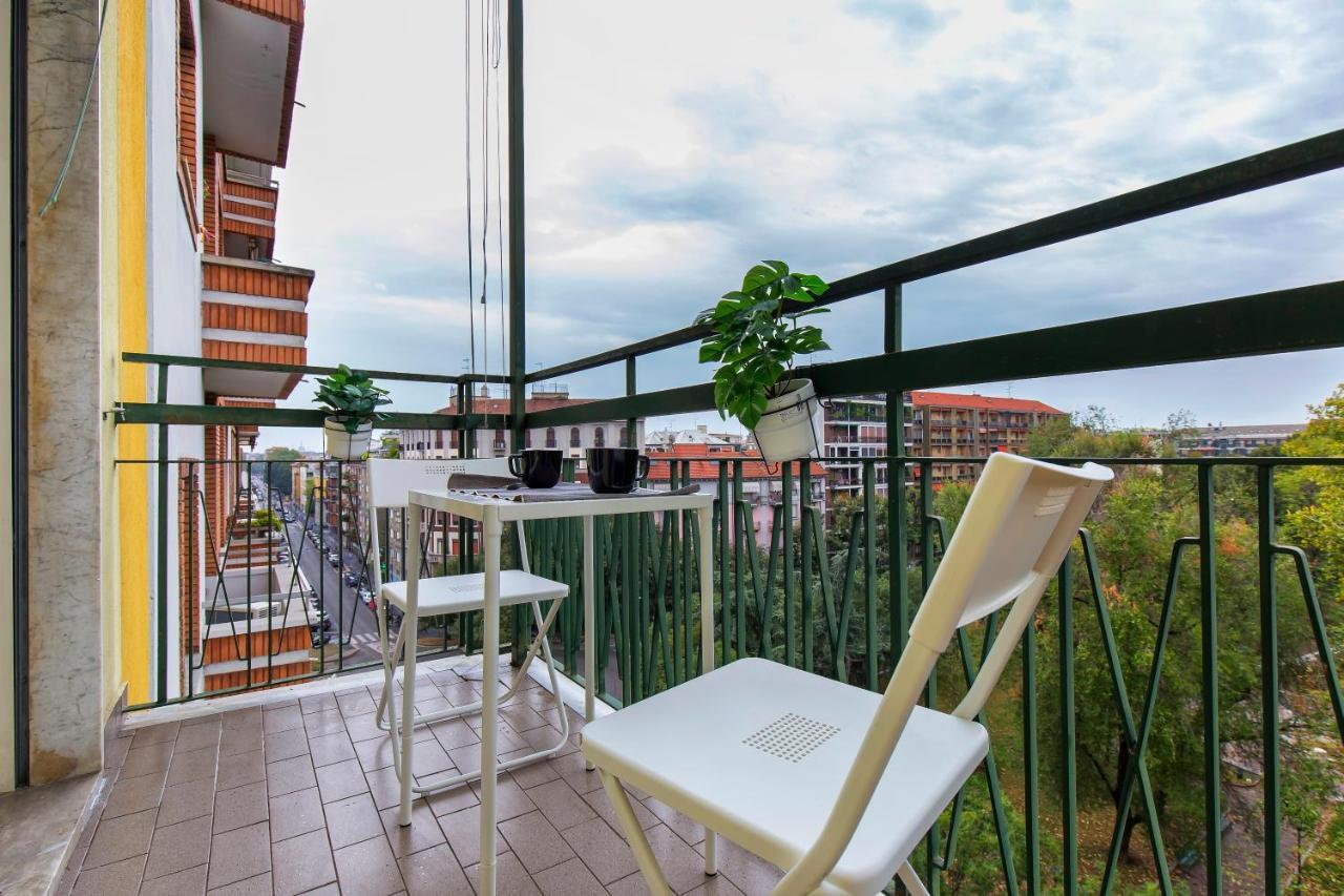 Modern & Bright 2 Bedroom Flat 50M From M4 Stop Milan Bagian luar foto