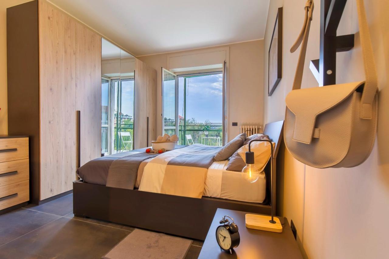 Modern & Bright 2 Bedroom Flat 50M From M4 Stop Milan Bagian luar foto