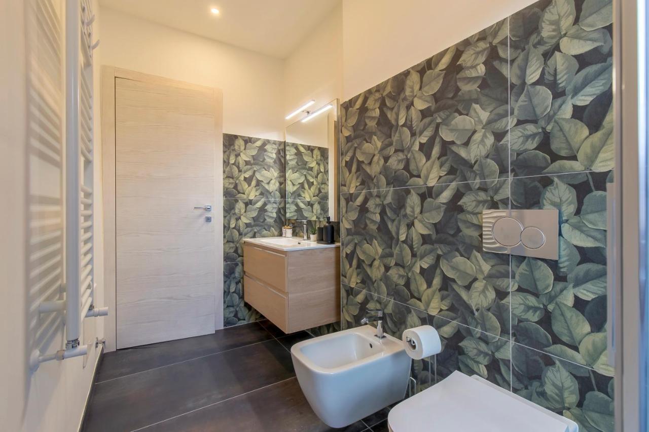 Modern & Bright 2 Bedroom Flat 50M From M4 Stop Milan Bagian luar foto